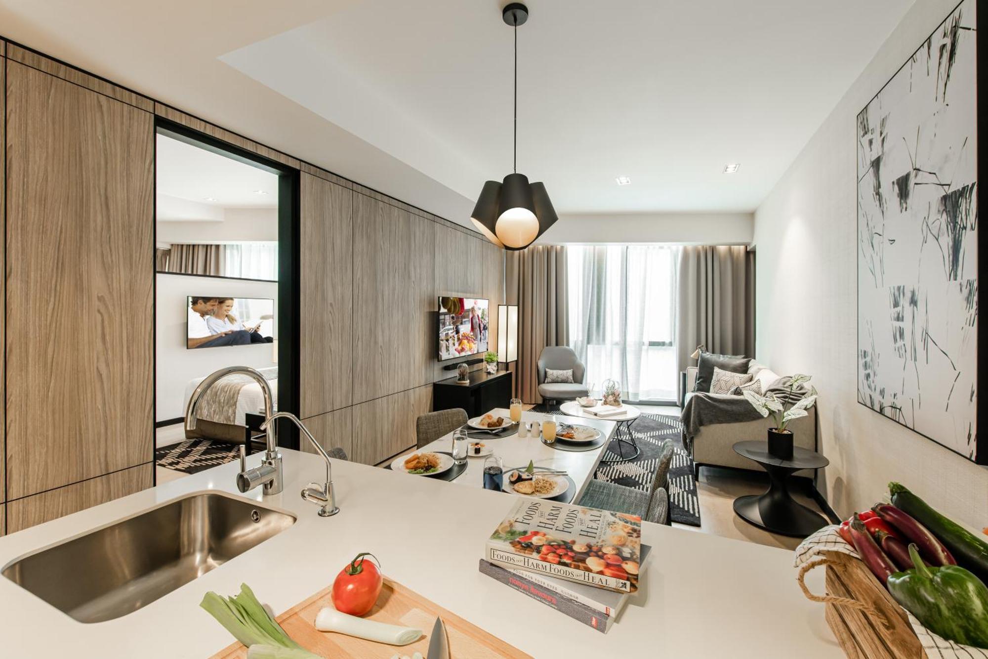 Hotel Ascott Star Klcc Kuala Lumpur Exterior foto The kitchen and living room of a typical apartment