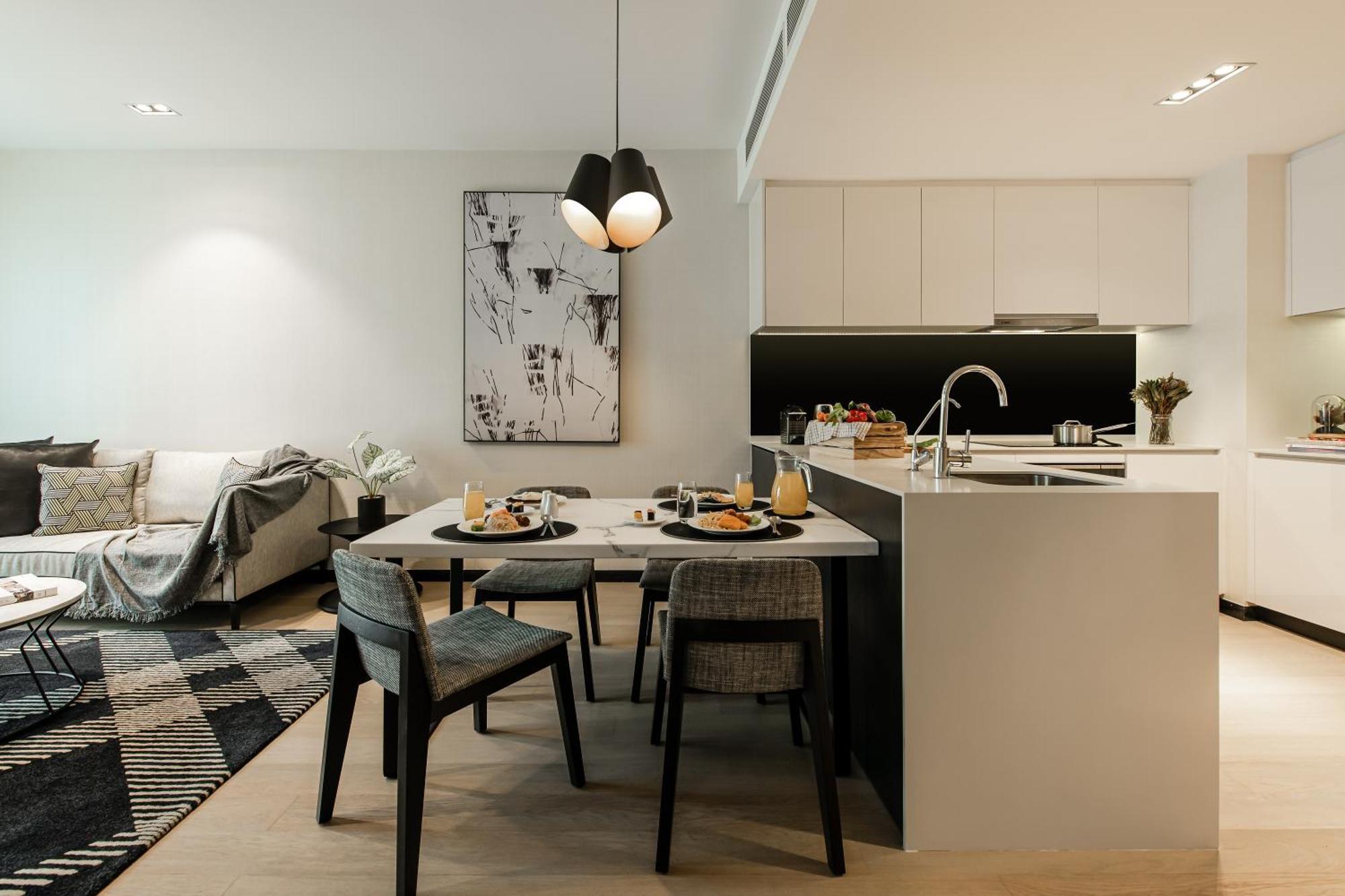 Hotel Ascott Star Klcc Kuala Lumpur Exterior foto The kitchen and dining area of a typical apartment