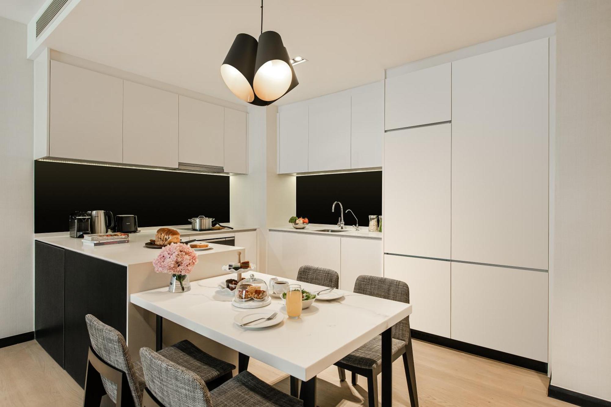 Hotel Ascott Star Klcc Kuala Lumpur Exterior foto A kitchen in a typical apartment