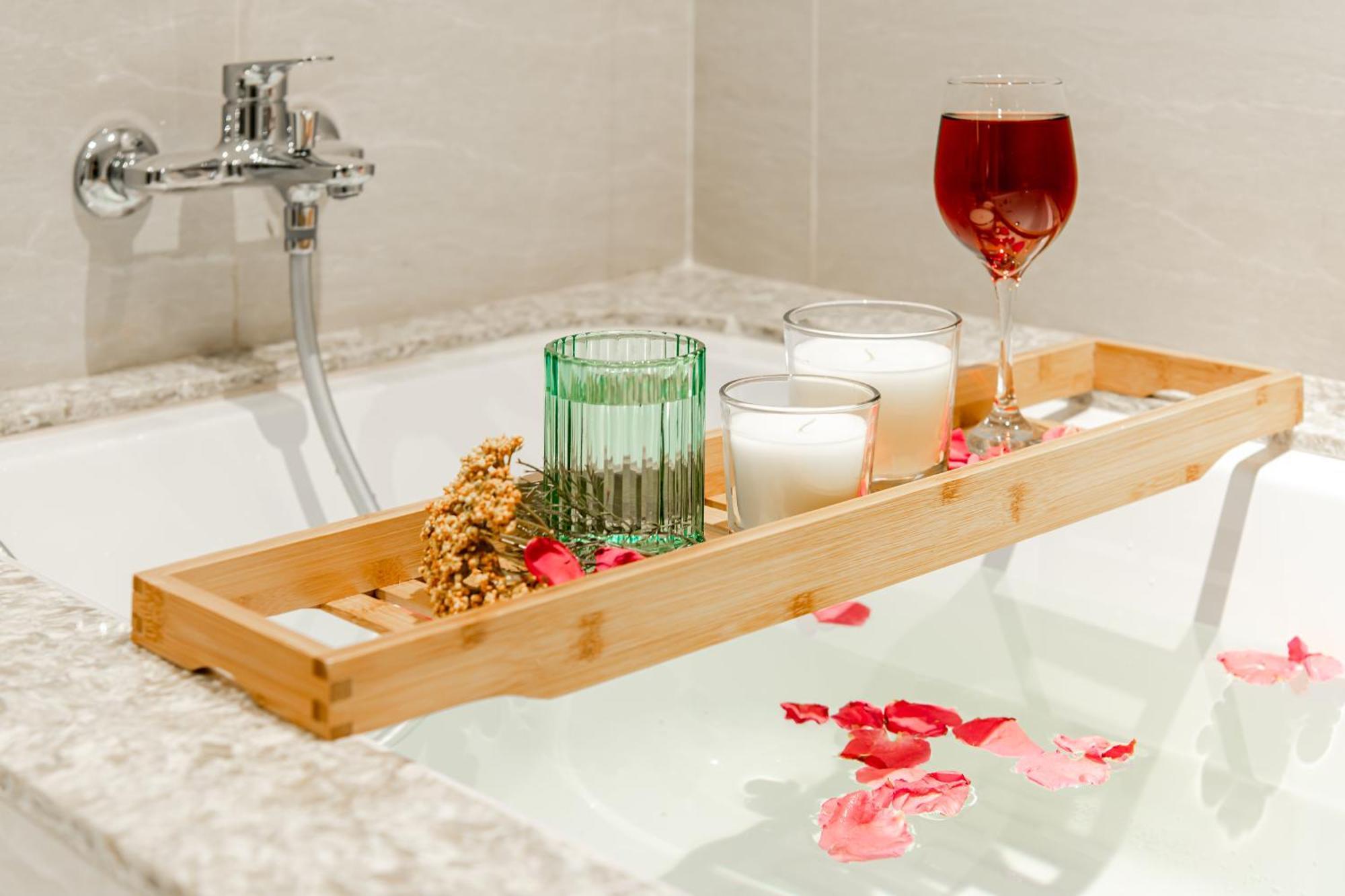 Hotel Ascott Star Klcc Kuala Lumpur Exterior foto A bathtub caddy